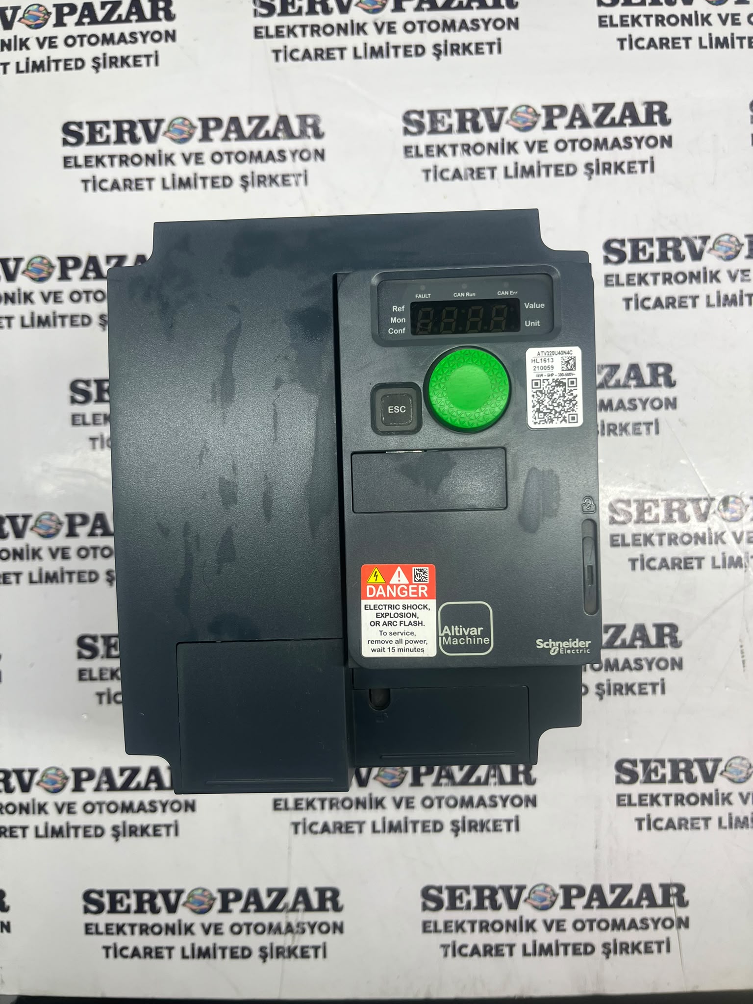 Schneider ATV320U40N4C Altivar 320 Sürücü (4 kW / 5.5 HP Trifaze 380-500V Kompakt)